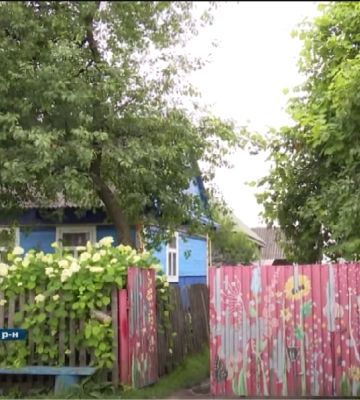 З дитинства у творчості: волинська художниця розмалювала сільську хату