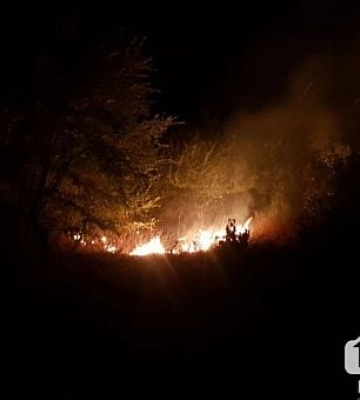 На Криворожье из-за атаки вражеским беспилотником возник пожар на сухой траве