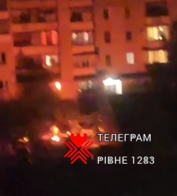 Вночі у Рівному горіло авто