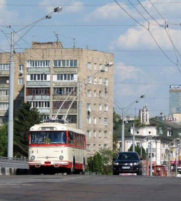 Вулицями Рівного проїхався ретро-тролейбус