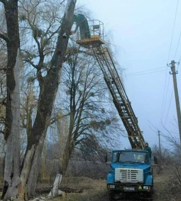 На Рівненщині через негоду - 33 населених пункти без світла