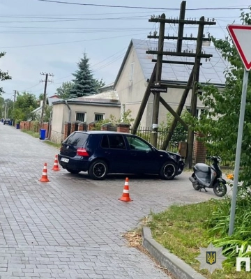 Біля Львова внаслідок наїзду автомобіля травмований неповнолітній скутерист