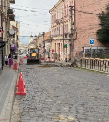 У Чернівцях нарешті розпочали ремонт вулиці Заньковецької