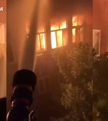 Рятувальники потрапили під повторний обстріл у Херсоні, - ДСНС. ВIДЕО