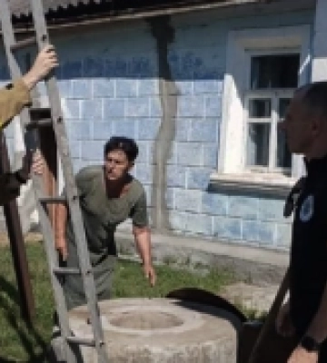 На Миколаївщині рятувальники дістали чоловіка із колодязя