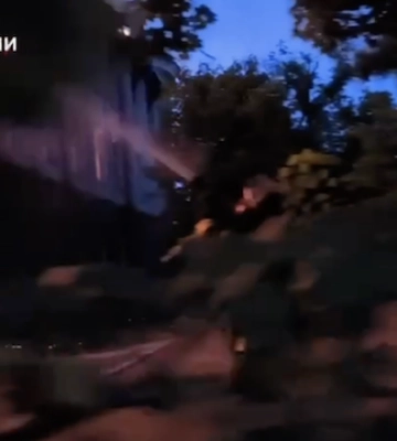 У Херсоні рятувальники потрапили під повторний обстріл