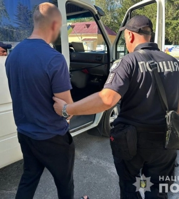 Запорізькі поліцейські затримали кримінального авторитета за вимагання $10 000 з керівника кредитної спілки