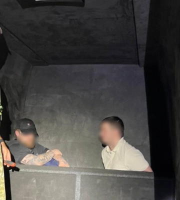 На Закарпатті чоловік намагався перевезти за кордон у ніші мікроавтобусу двох військовозобов’язаних і 20 тисяч пачок цигарок,&amp;hellip;