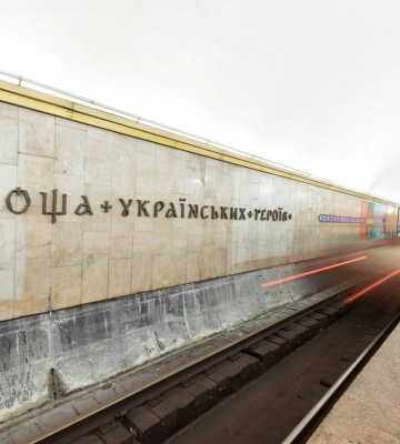Пасажир впав на колії: в київському метро нагадали безпечний алгоритм дій
