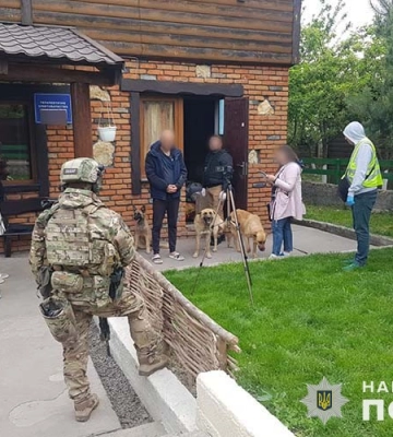Затримали угруповання, яке підозрюють в утримані в неволі понад 30 людей на Тернопільщині та Хмельниччині (фото, відео)