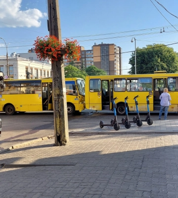 У центрі Черкас зіштовхнулися маршрутки, є травмовані