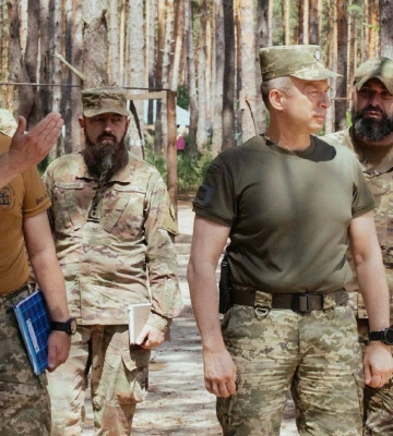 Ворог хоче прорвати нашу оборону на Покровському напрямку: Сирський побував на Сході