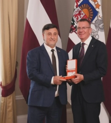Президент Латвії нагородив українського активіста орденом Хрест Визнання