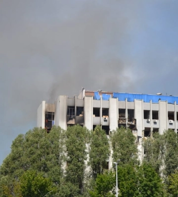 У Дніпрі внаслідок обстрілу є жертви, пошкоджено ТЦ,  — ЗМІ