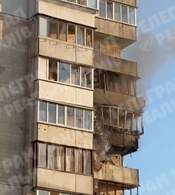 Уламки ракети впали в Києві. Пошкоджено багатоповерховий будинок