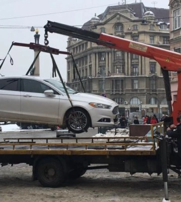 У Львові за пів року евакуйовано на арештмайданчик понад 3 тис. автівок