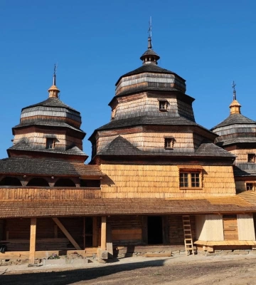 У найдавнішій дерев’яній святині Львівщини реставрують унікальні розписи