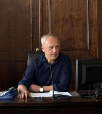 Чергова сесія Чернівецької міської ради знову першим питанням поставила допомогу ЗСУ