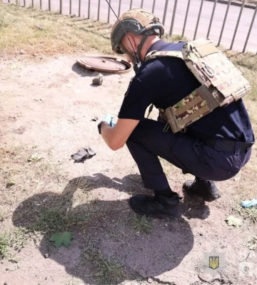 Ударом рф по Дніпру пошкоджено торговий центр і лікарню: поліція показала фото і відео