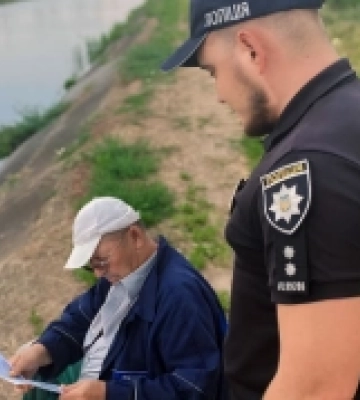 У Снігурівці офіцери поліції провели профілактичні бесіди з відпочивальниками