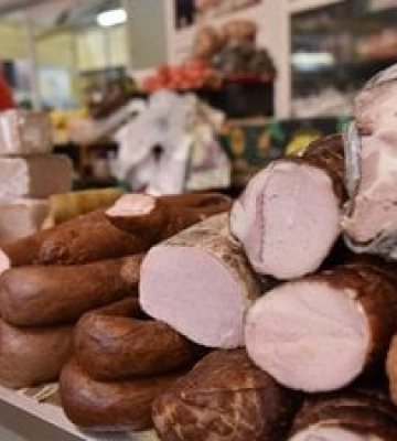 У Києві на ярмарках тимчасово заборонили продавати окремі види продуктів: названо причину та перелік