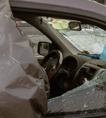 Під Торецьком росіяни атакували евакуаційне авто парамедиків поліції (ВІДЕО)