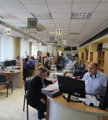 У Луцькому ЦНАПі прокоментували черги, що виникли через ажіотаж з оновлення даних