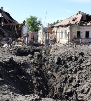 У Руській Лозовій від обстрілів РФ зруйновані будинки, у критичному стані один із поранених