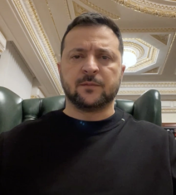 Зеленський: У Дніпрі тривають рятувальні роботи на місці ракетної атаки РФ