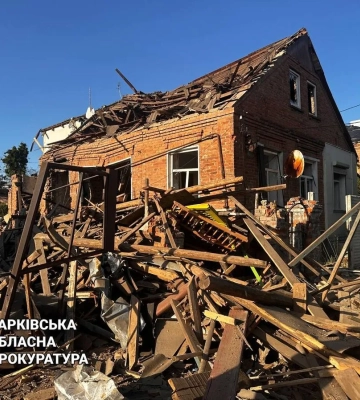 Росіяни вдарили по району житлової забудови у Київському районі Харкова: Зруйновано 2 будинки (оновлено)