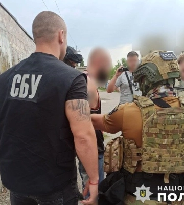 Поліцейські Полтавщини затримали торговця боєприпасами та вибуховими пристроями