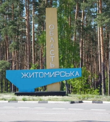 На Житомирщині вночі знищили три &quot;шахеди&quot;, через уламки сталася пожежа, є постраждала