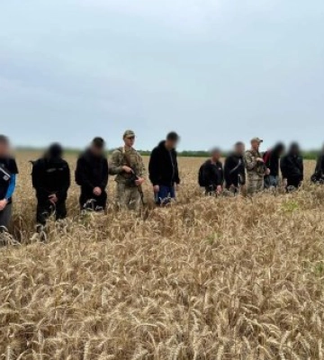 На Закарпатті затримали чоловіків, які на човні хотіли переплисти Тису