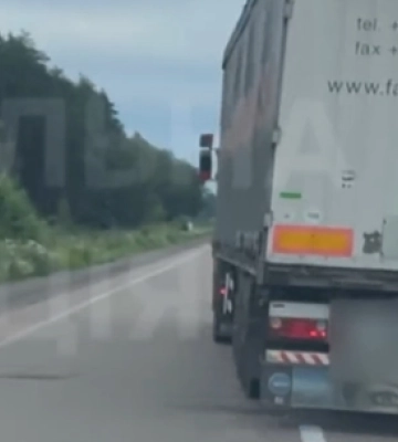 Вночі на Волині п’яний водій влетів у паркан ліцею та втік з місця ДТП