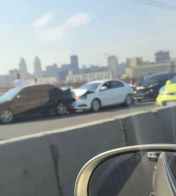 У Дніпрі сталася потрійна аварія на Новому мосту: рух ускладнено