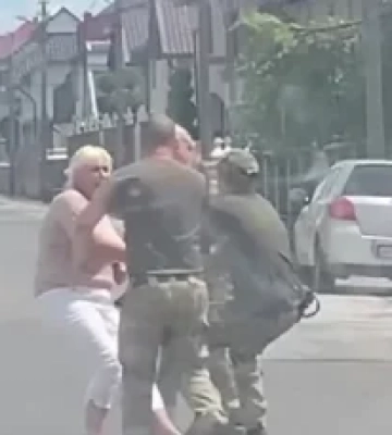 На Закарпатті сталася бійка між жінкою та ДПСУ (відео)