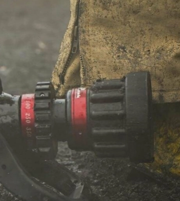 На Львівщині вогнеборці врятували від вогню дерев&#039;яний міст