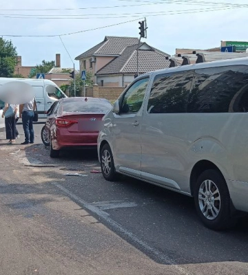 Виїхав на зустрічну смугу: у Черкасах сталася аварія за участі чотирьох авто (ФОТО)
