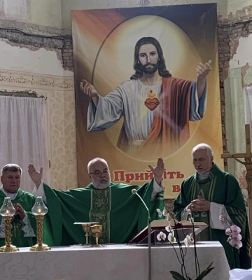 У Чернівцях в костелі Найсвятішого Серця Ісуса представили нового настоятеля