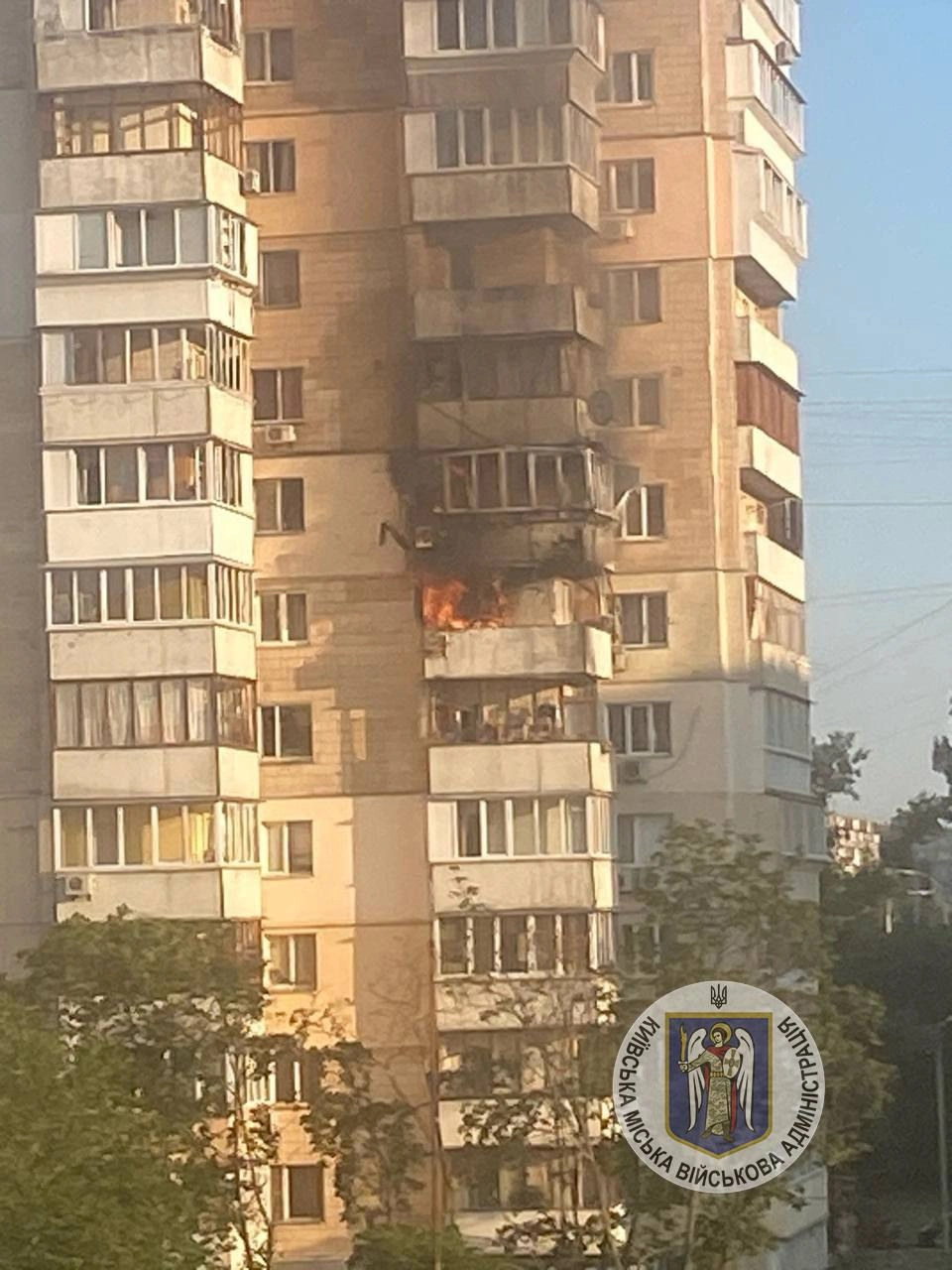 В Киеве из-за падения обломков вражеской ракеты повреждена многоэтажка -  Региональные новости