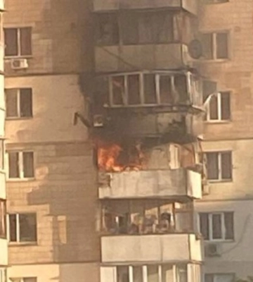 В Киеве обломки российской ракеты повредили многоэтажку