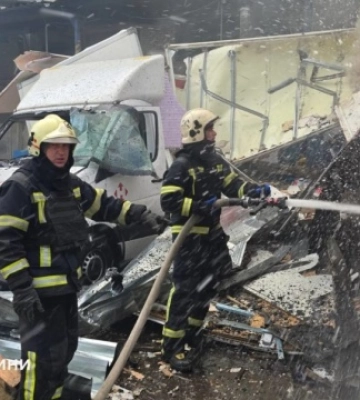 Російська авіація завдала удар по території “Нової пошти” в Харкові — подробиці