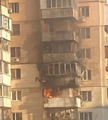 У Києві уламки збитої ракети пошкодили багатоповерхівку: фото руйнувань