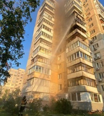 Удар по Киеву: с многоэтажки эвакуировали 10 жителей, 5 пострадавших