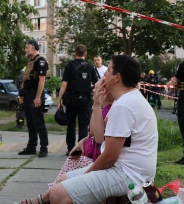 В Киеве из-за падения обломков российской ракеты возник пожар в многоэтажке