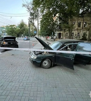 ДТП в Миколаєві: в розтрощеному авто було двоє дітей (ФОТО)