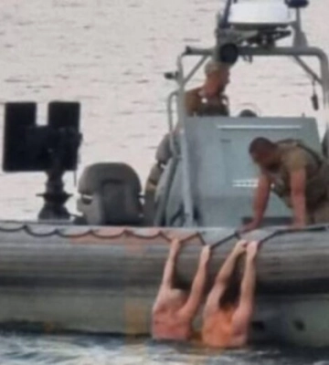 Військові моряки врятували п&#039;ятьох цивільних, котрі опинилися у відкритому морі в Одесі
