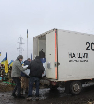 Кожна смерть  - виклик для громади: мешканець Рівненщини повертає тіла загиблих військових (ВІДЕО)