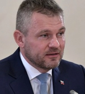 Президент Словакии выступил против отправки войск в Украину