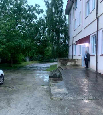 Суміш приготував сам: у Рівному чоловік облив невідомою речовиною лікаря